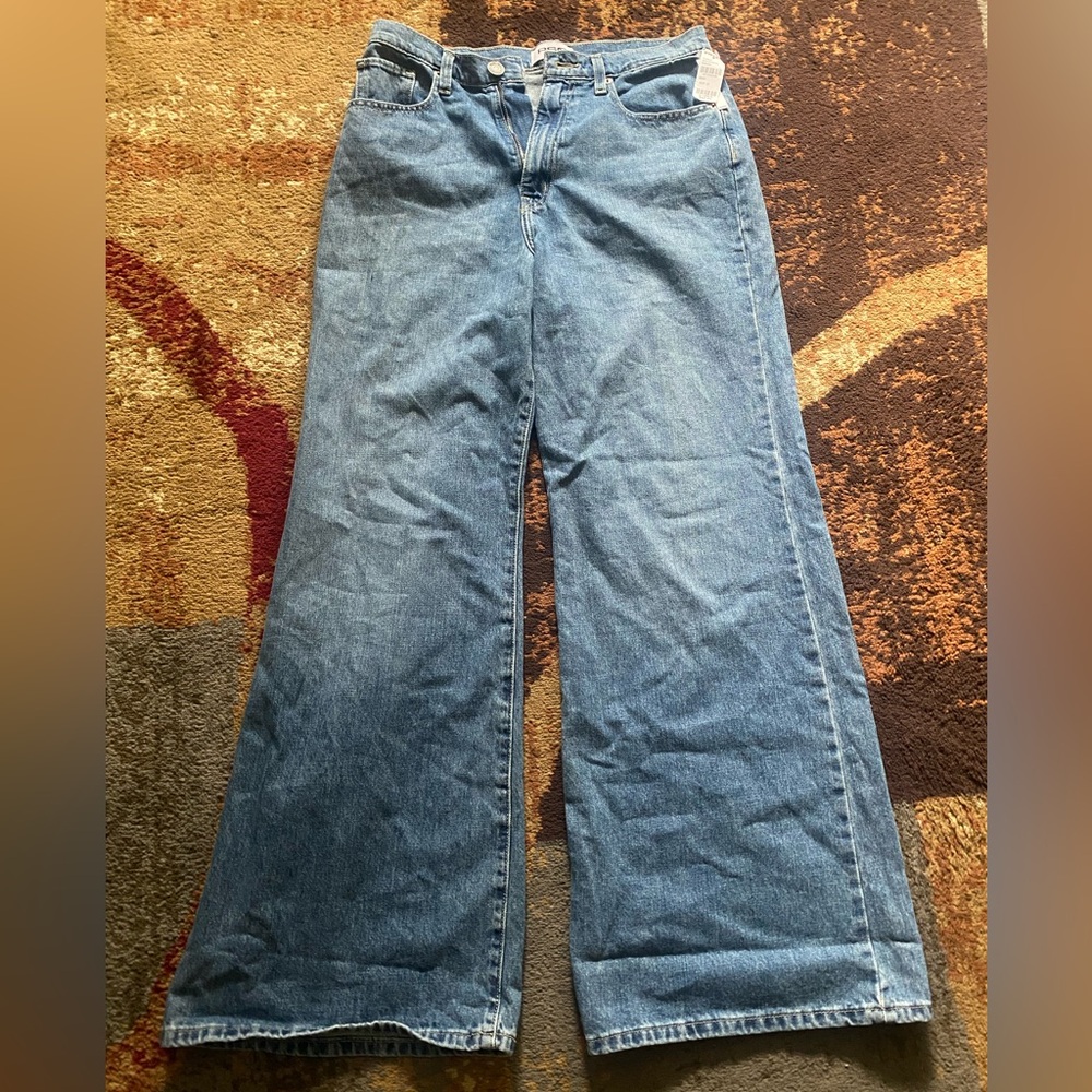 High waisted blue jeans with wide leg